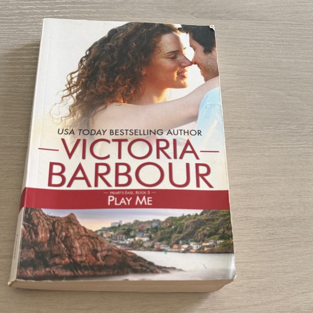 📚 3/$20 Victoria Barbour 'Play Me' Book